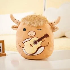 Peluche Squishmallow Taureau Avec Guitare -Magasin De Jouets En Peluche IMG 01 25 peluche Squishmallow taureau guitare 8