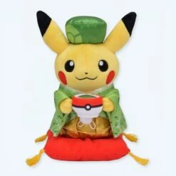 Peluche Pokémon Pikachu En Tenue Chinoise