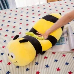 Peluche Coussin Abeille Souriante -Magasin De Jouets En Peluche IMG peluche coussin abeille souriante 1