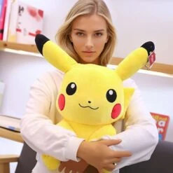 Peluche Géante Pikachu Souriant -Magasin De Jouets En Peluche IMG peluche geante pikachu souriant 11