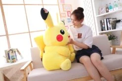 Peluche Pikachu Super Douce -Magasin De Jouets En Peluche Poupee de Pikachu en peluche jouet Elf jaune oreiller de bande dessinee cadeau de Noel de decoration pour enfants grande 10