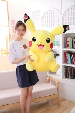 Peluche Pikachu Super Douce -Magasin De Jouets En Peluche Poupee de Pikachu en peluche jouet Elf jaune oreiller de bande dessinee cadeau de Noel de decoration pour enfants grande 14