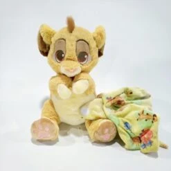 Peluche Simba Dans Une Petite Couverture -Magasin De Jouets En Peluche sec